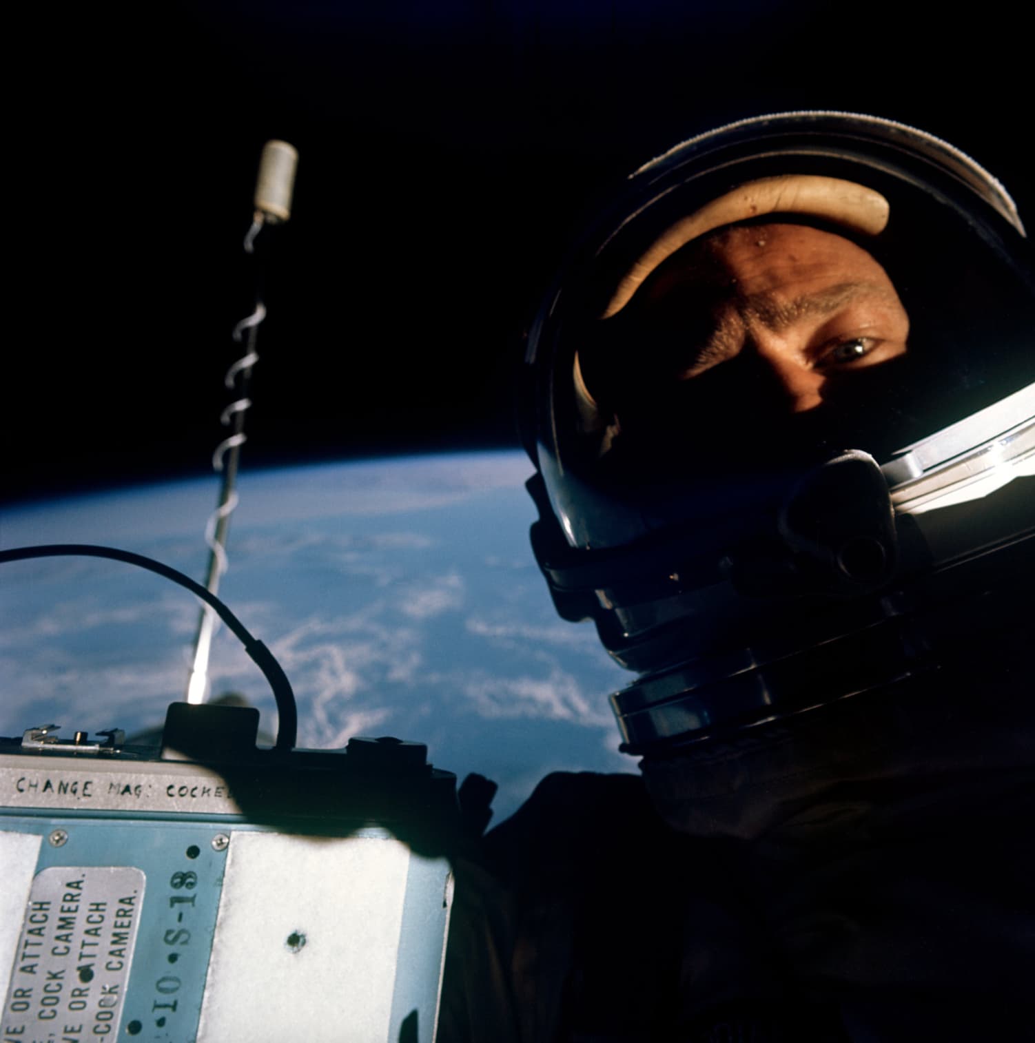 buzz aldrin selfie - Change Mag